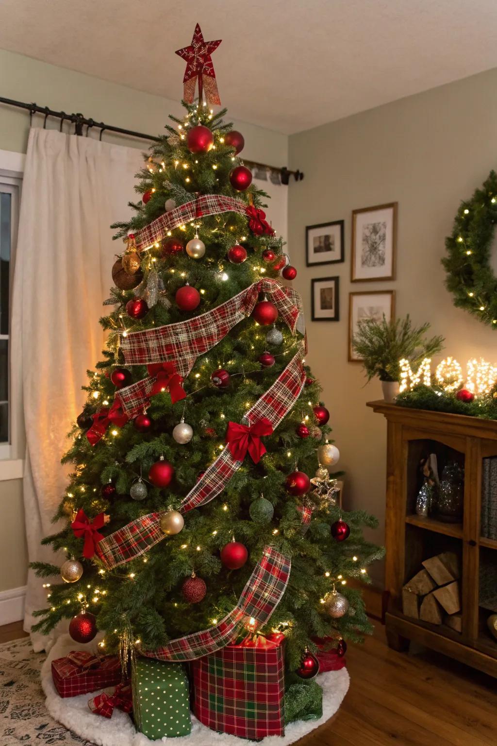 A classic Christmas tree in red and green.
