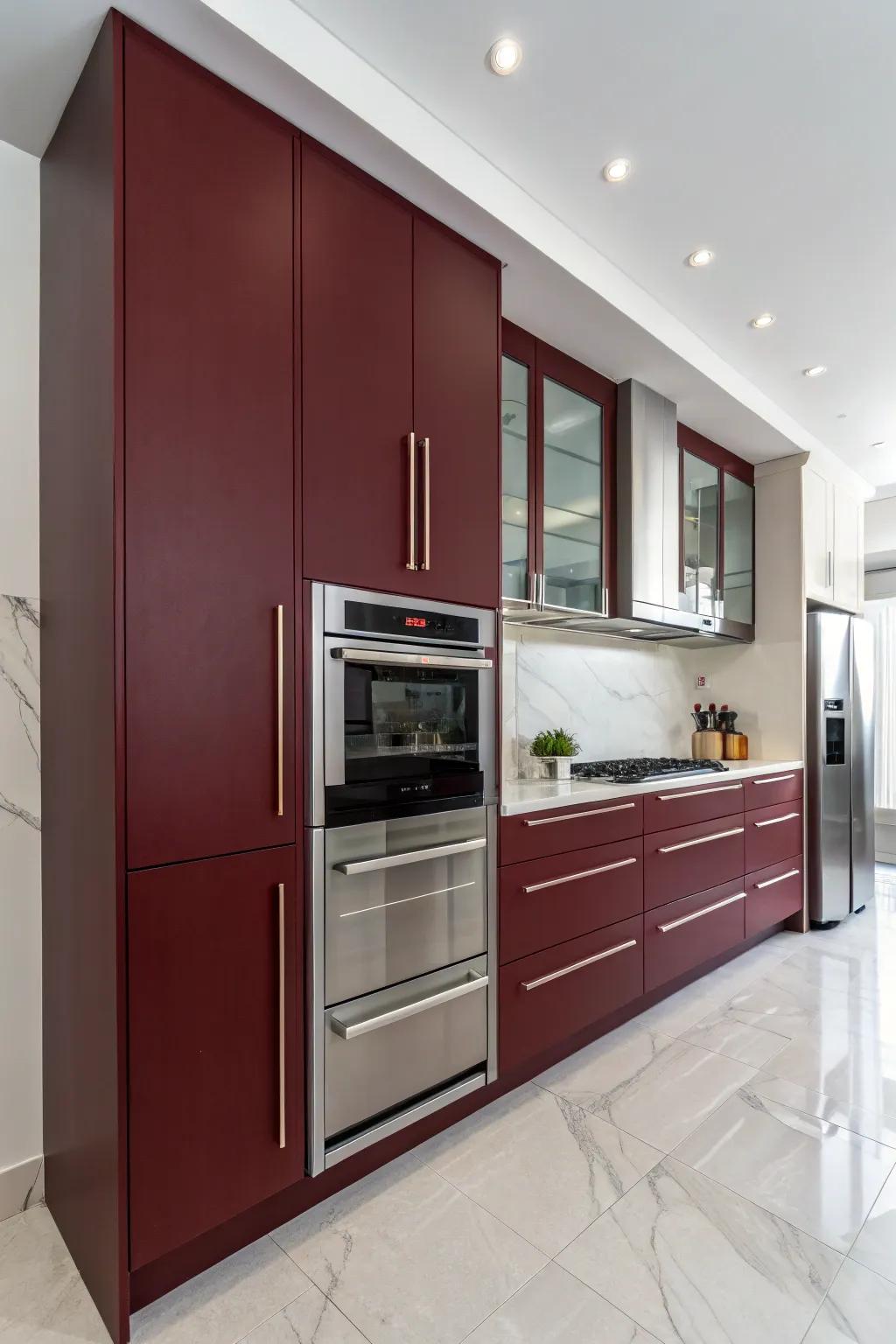 Unadorned kitchen design showcasing handle-free, scarlet-toned cabinets.