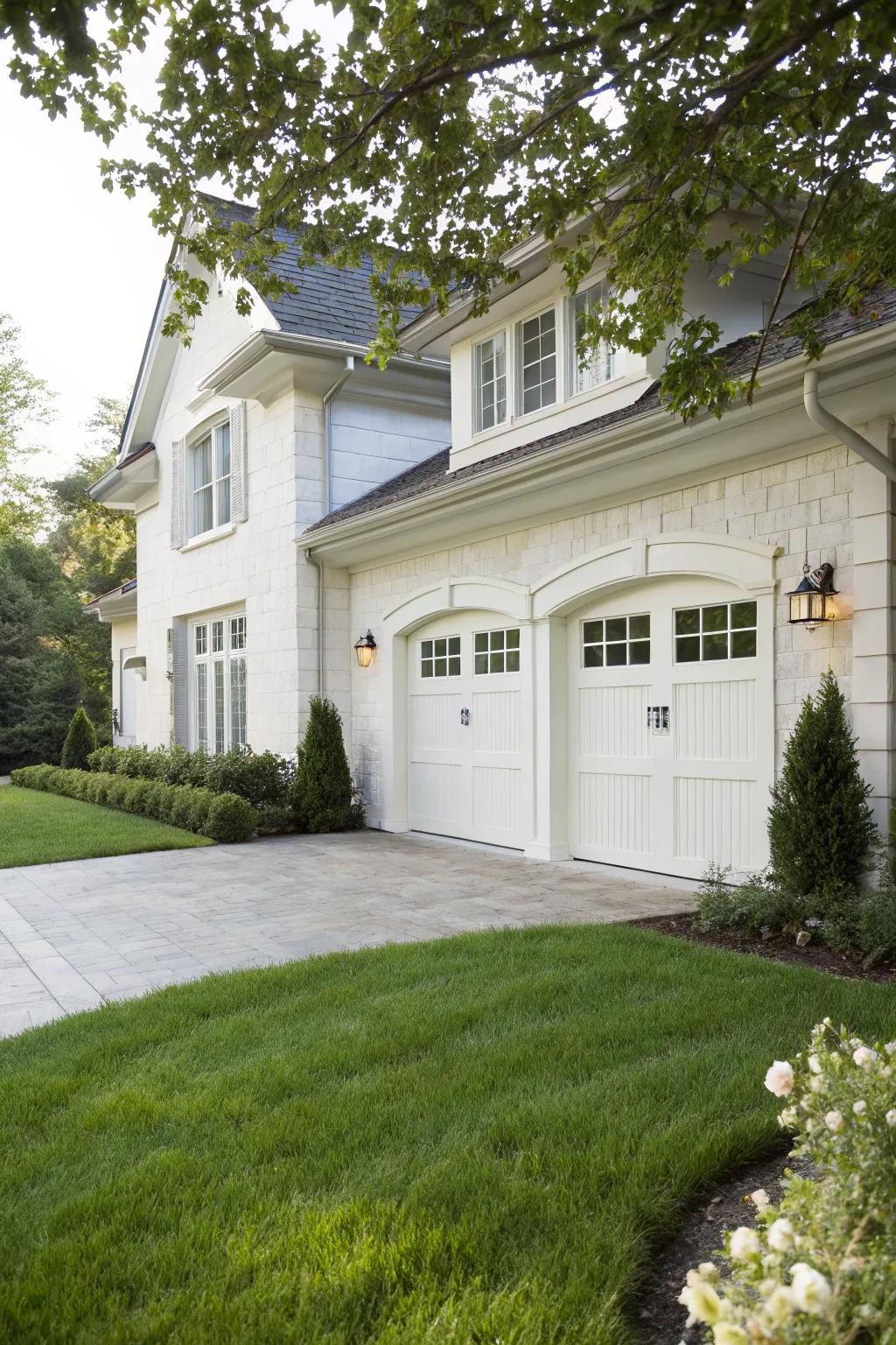 A white garage door radiates a classic and refined elegance.