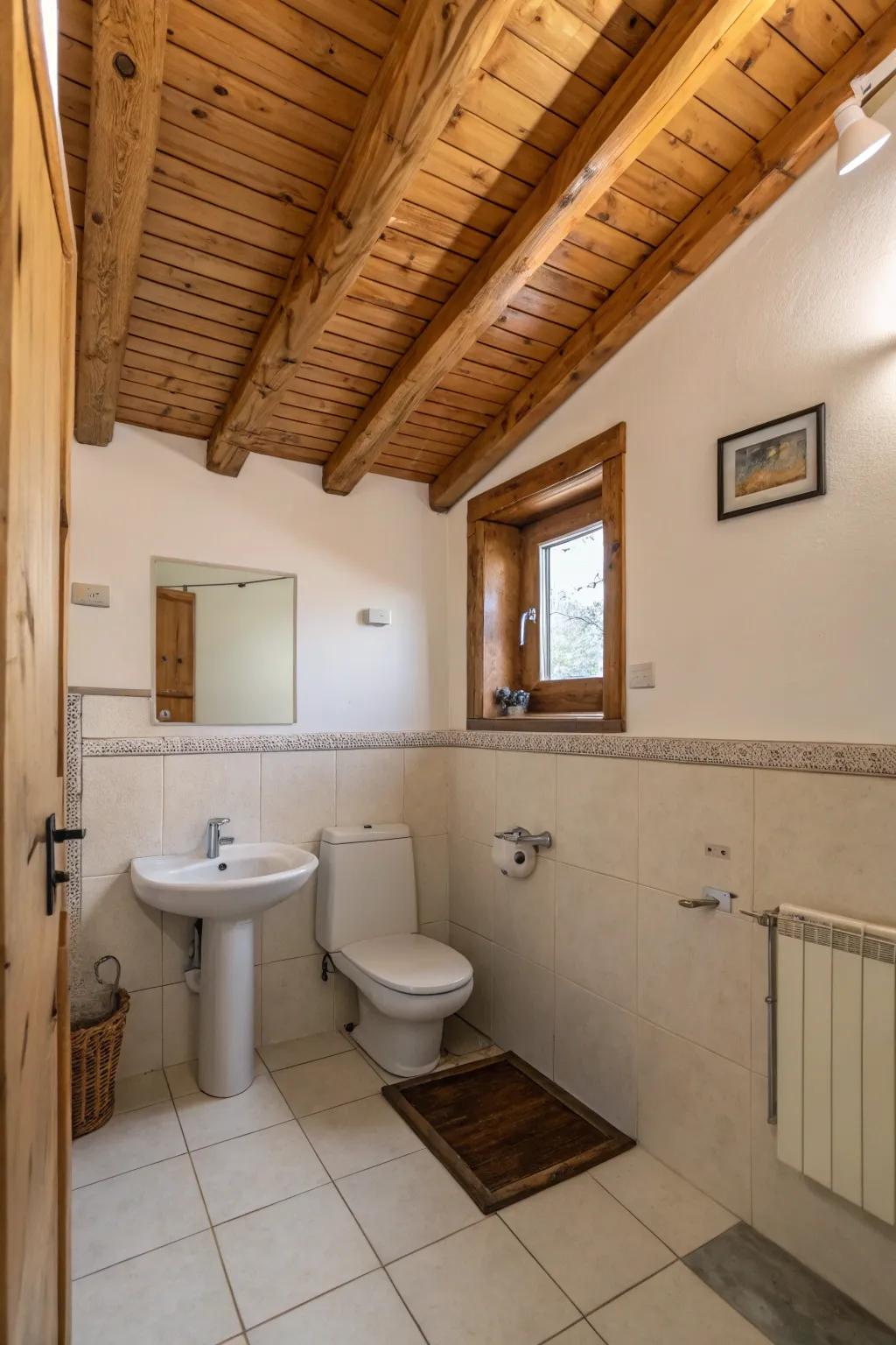 A bathroom radiates coziness thanks to its raw wood ceiling.