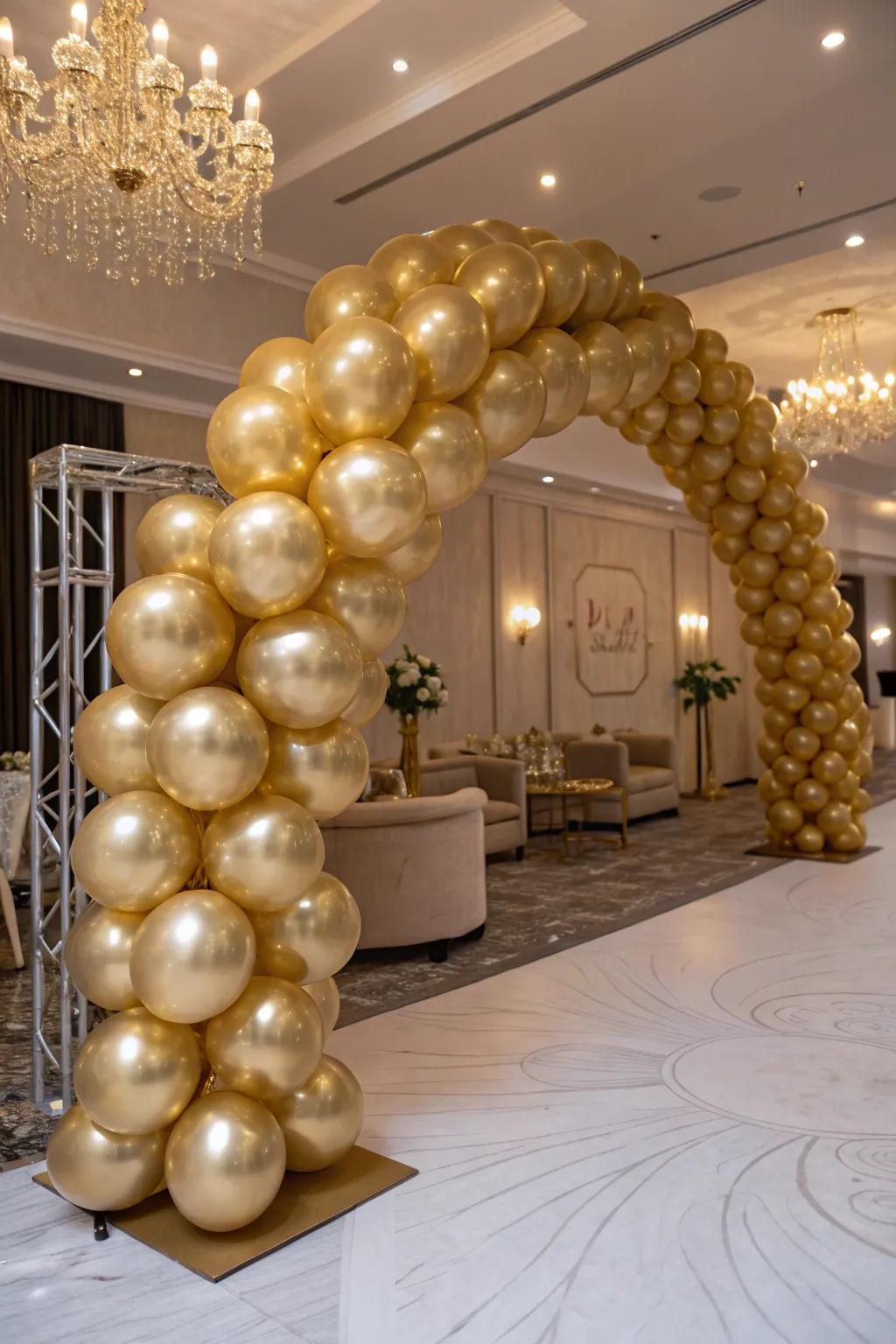 A gold balloon garland for a touch of luxury.
