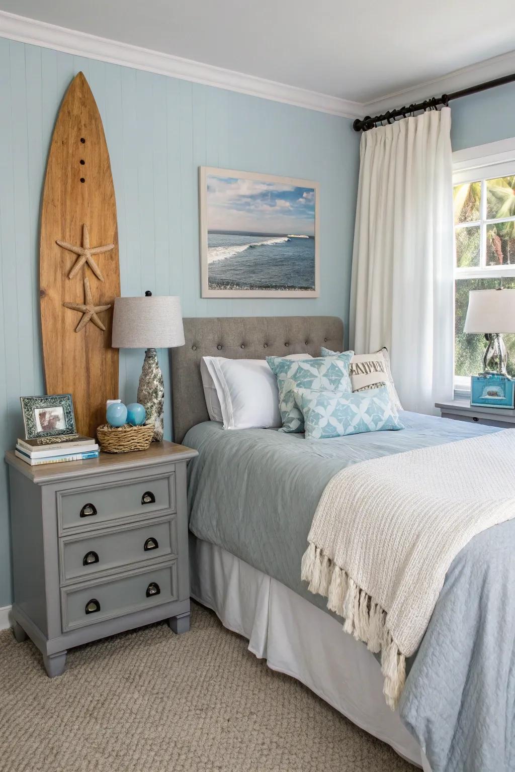Capture coastal sensations by using grey furniture complemented with seaside accents.