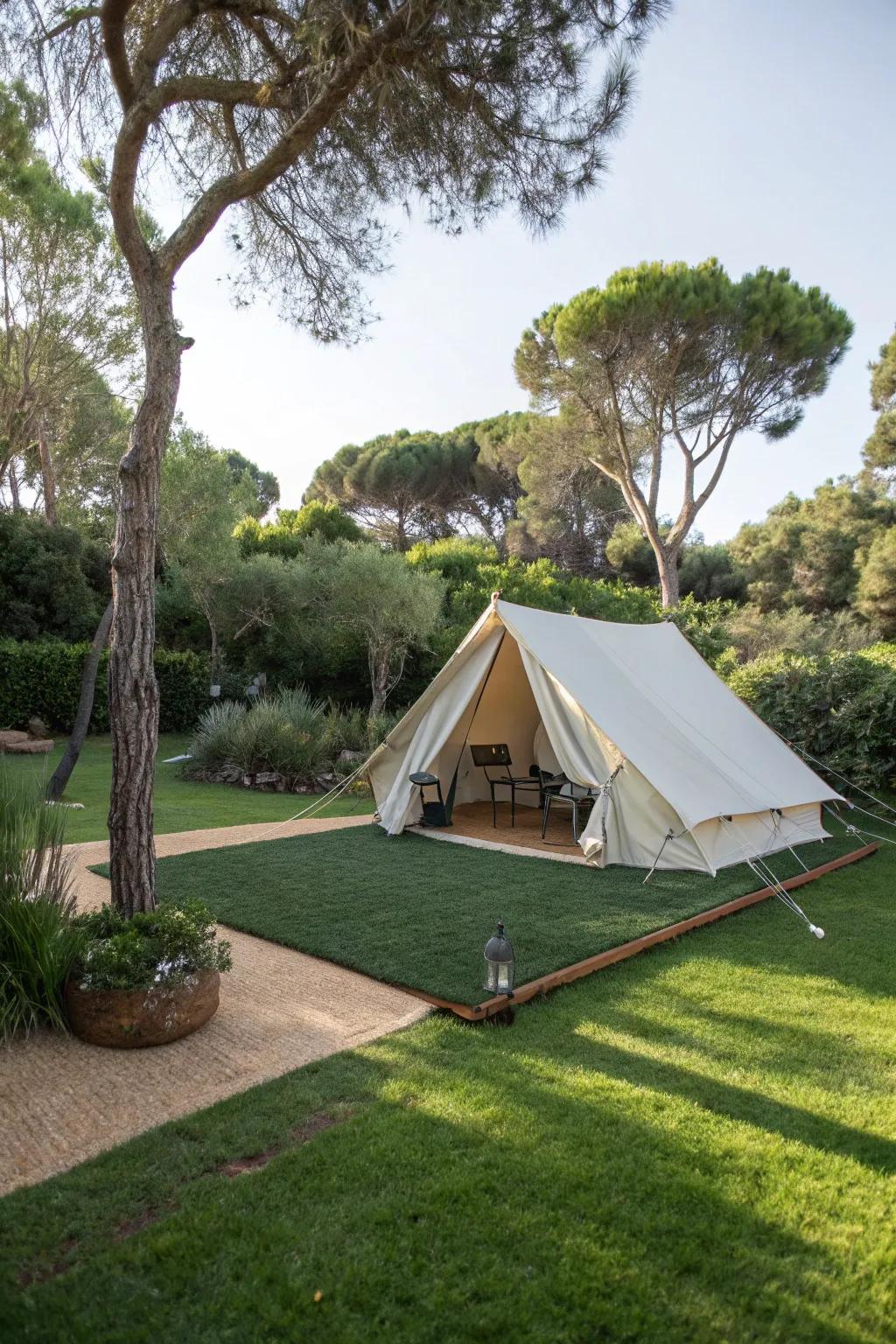 Fake lawn covering offers a clean, natural look.