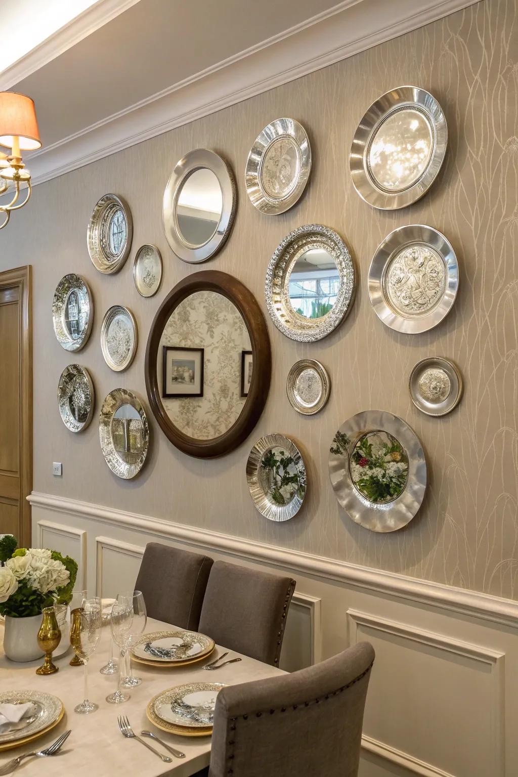 Mirrored plates amplify space and contribute glamour.