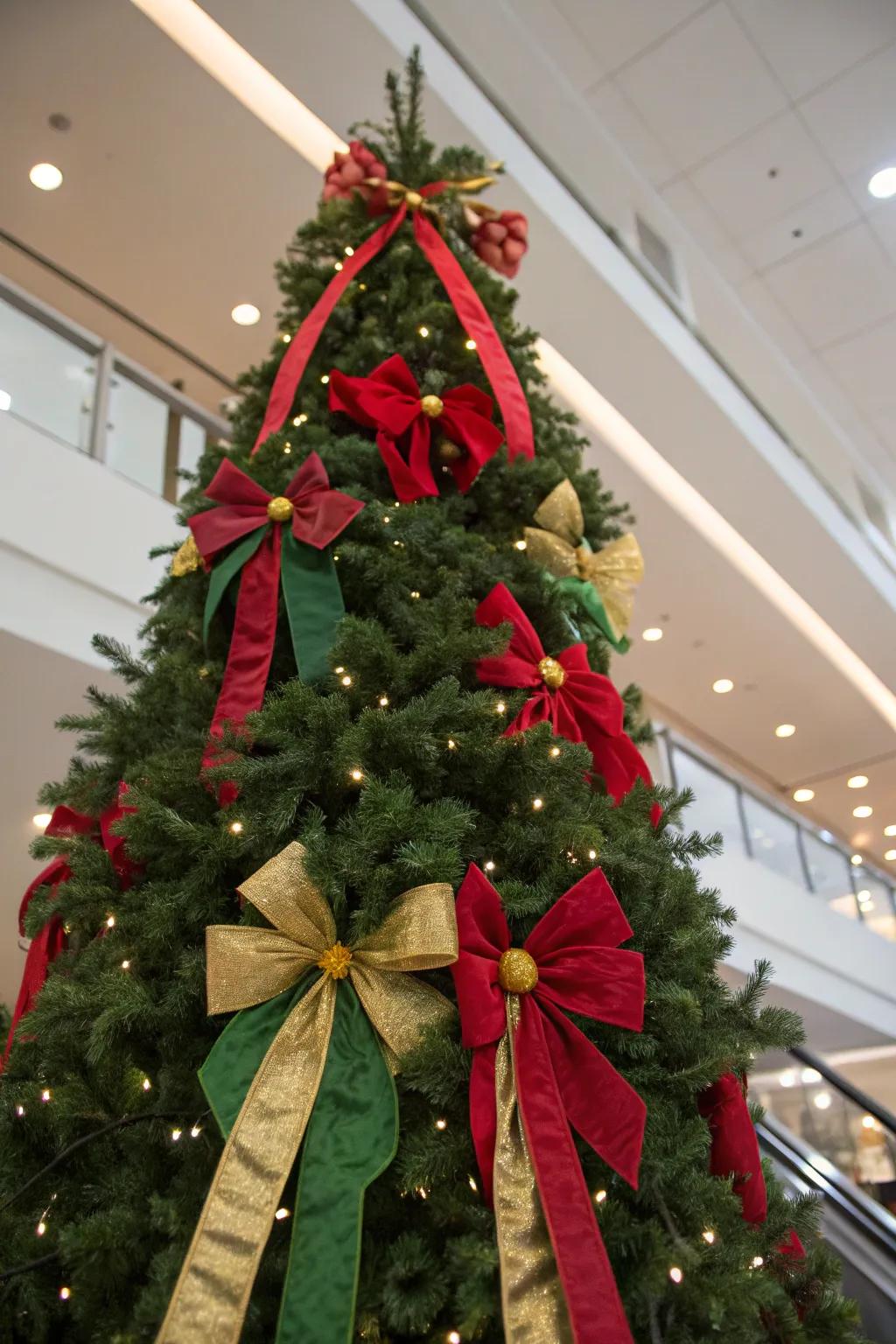 Large arcs contribute a festive flair to this beautifully decorated tree.