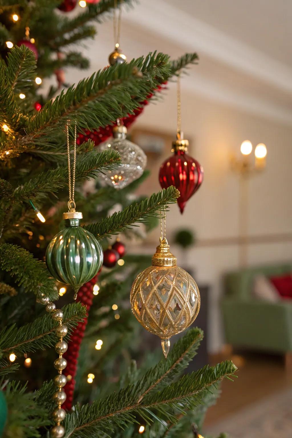Vitreous ornaments bring a touch of grace to this festive tree.
