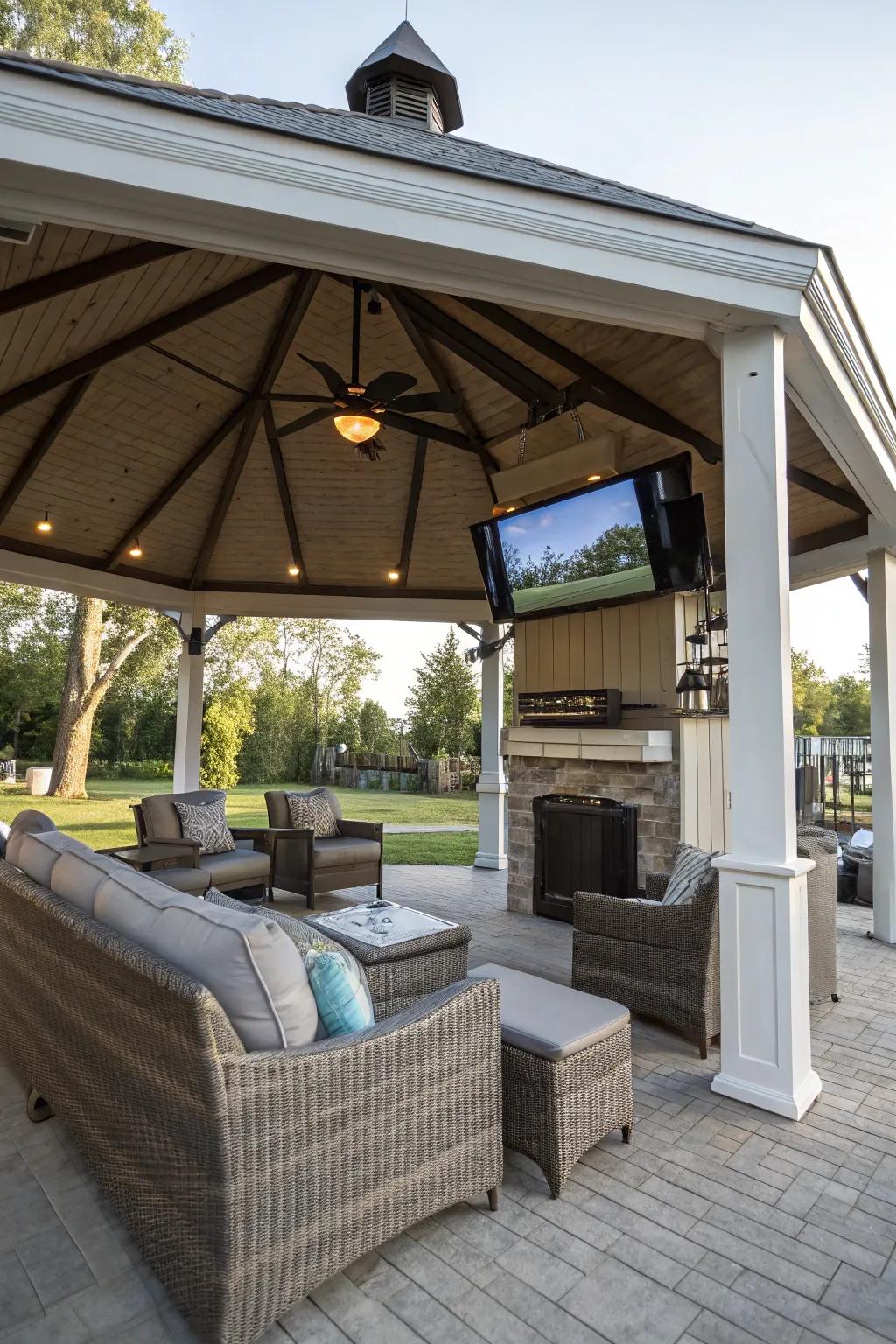 Dynamic placement options are provided by cantilever mounts.