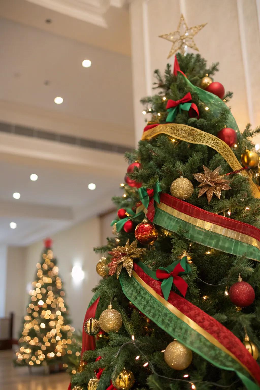 Ribbons and chains create a safe, vibrant decoration.