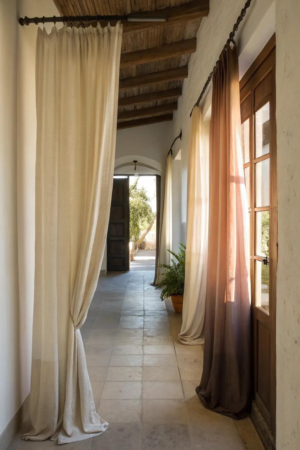 Ombr&eacute; coverings provide a subdued and stylish color change.