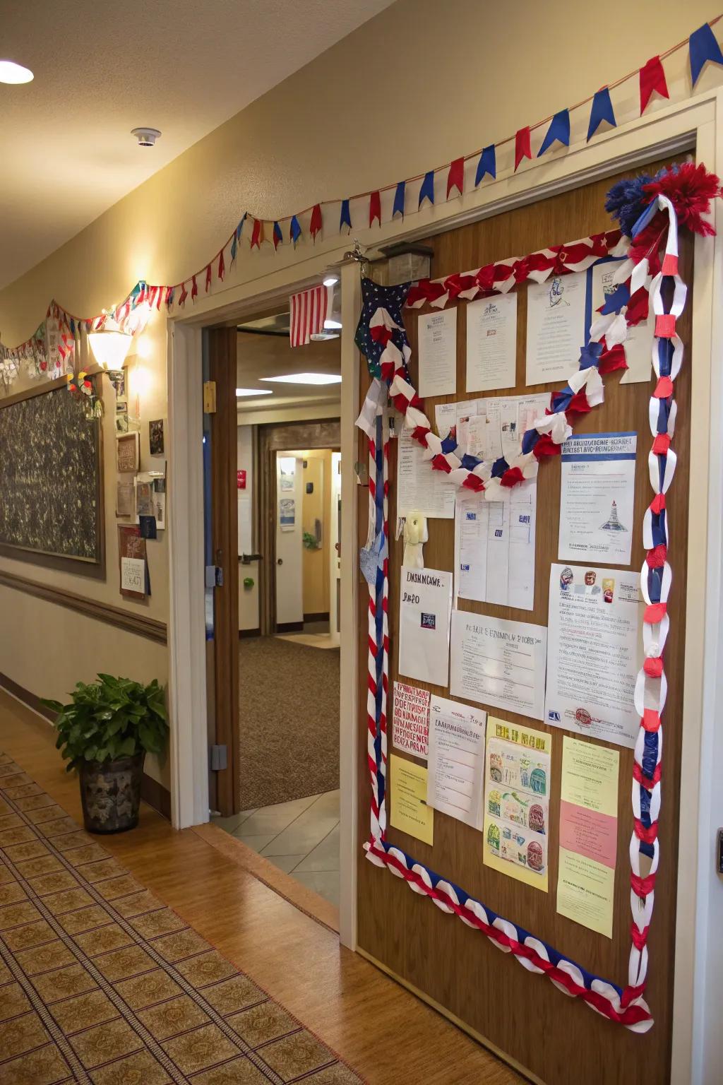 Patriotic paper links introduce a traditional charm.