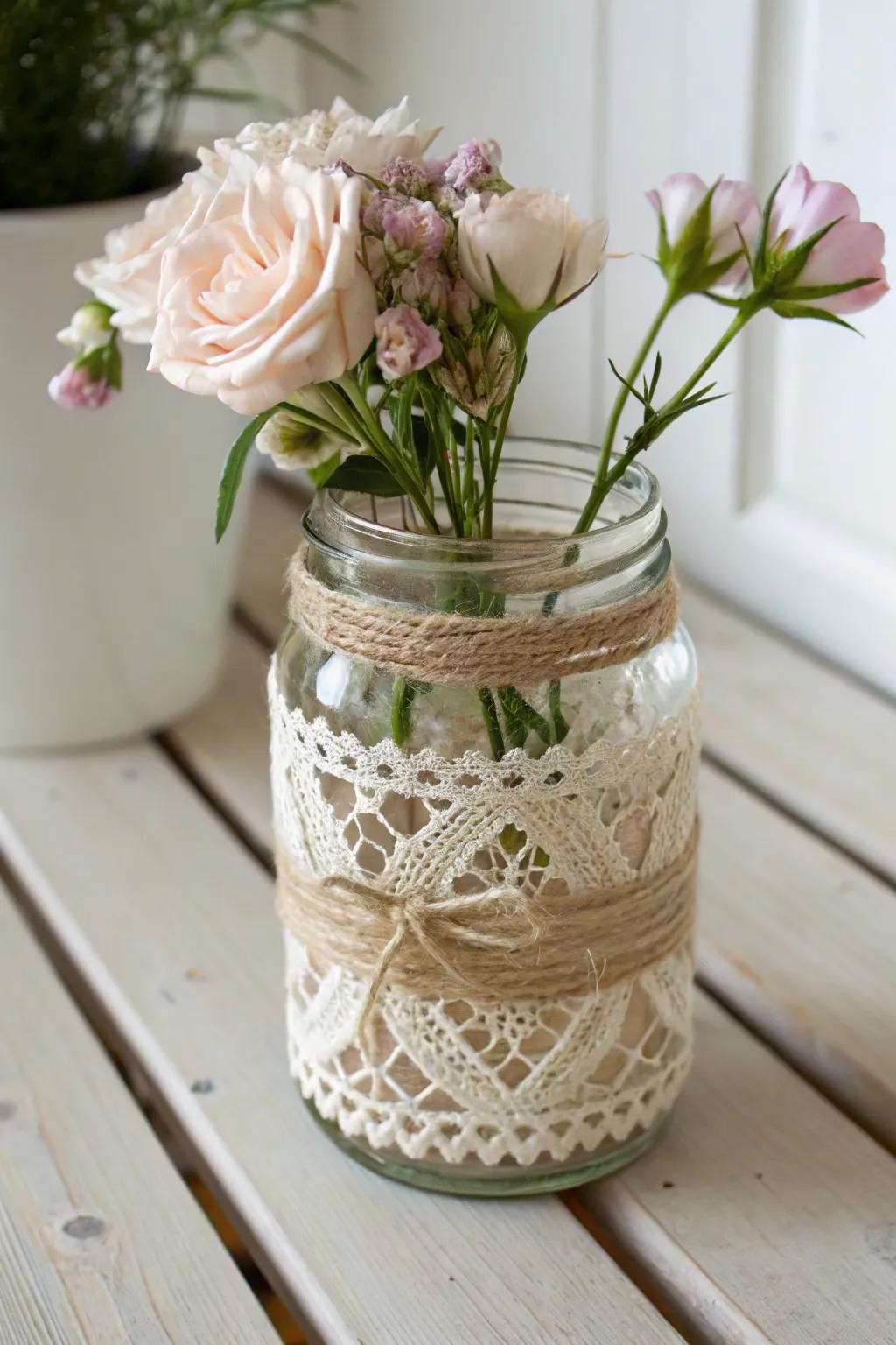 Embrace vintage enchantment through this exquisitely embellished jar, epitomizing a confluence of straightforwardness and sophistication tailored for your abode.