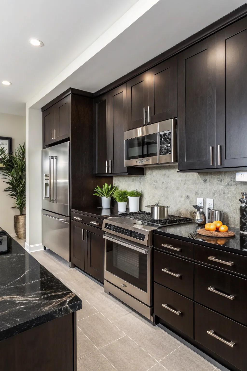 A seamless look achieved by pairing dark cabinets with black countertops.
