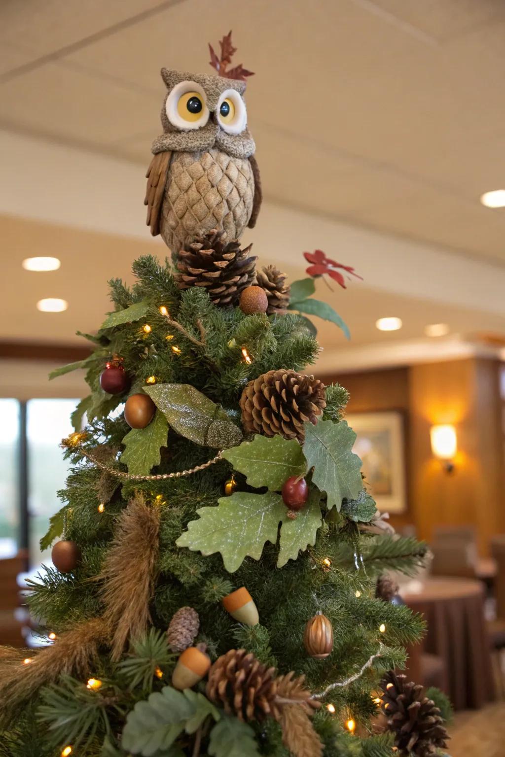 A wonder-filled owl accent adds charm and fun to this tree.