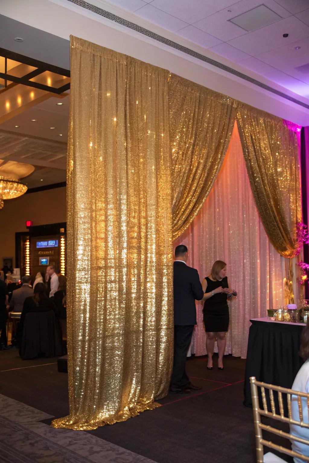 A stunning golden backdrop ideal for capturing memorable party moments.