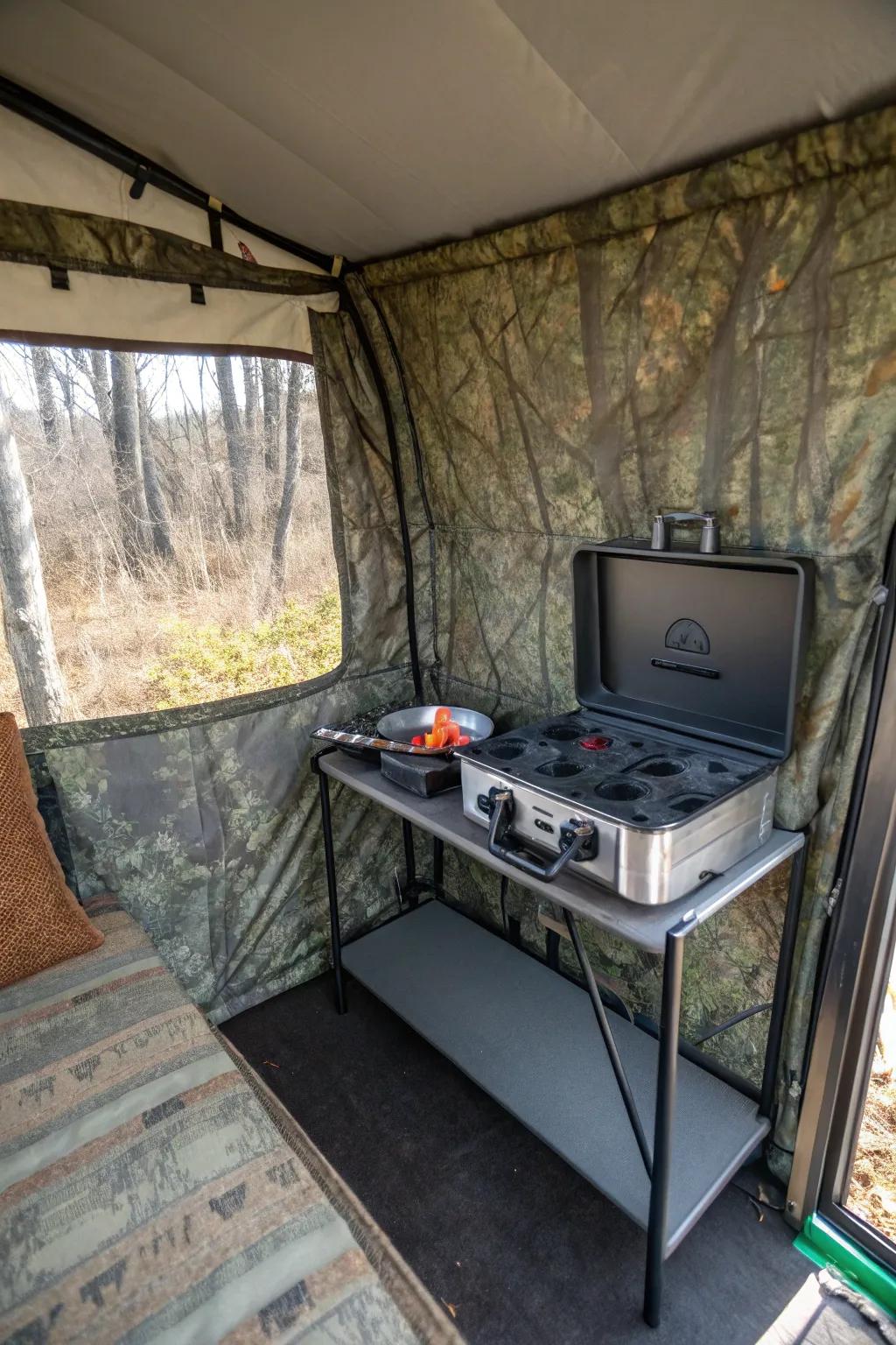 Moveable cooking units support practical food preparations.