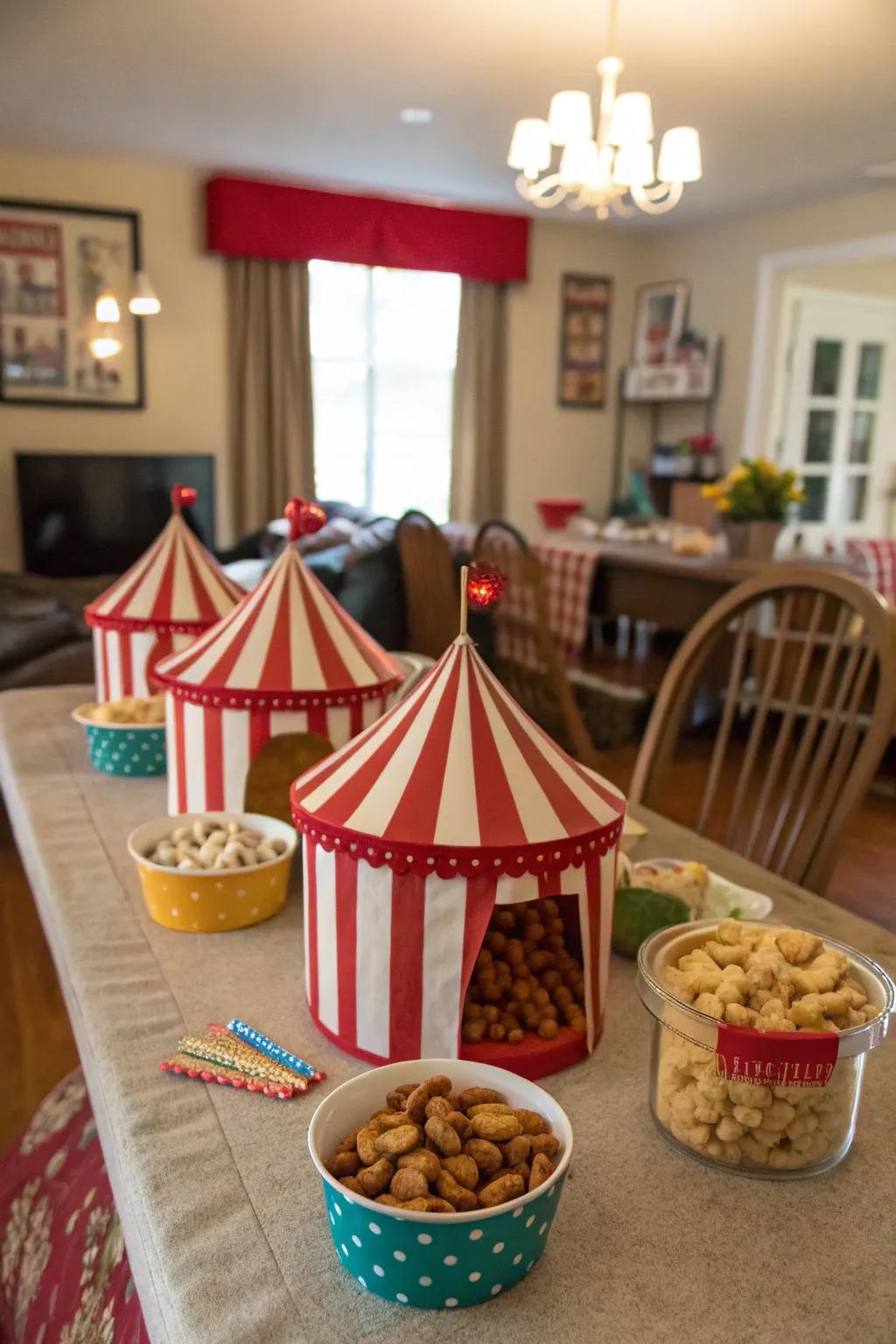 Mini booths bring the fairground spirit to your dining table.