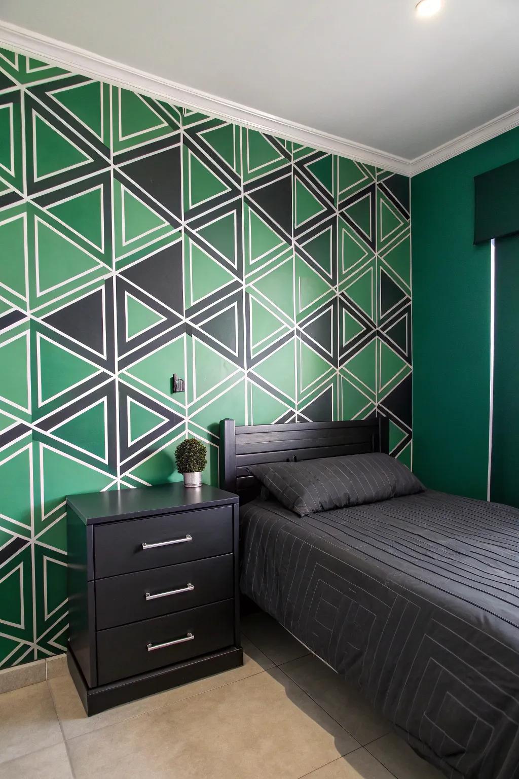 Green and charcoal geometrical paper introduces a modern touch.