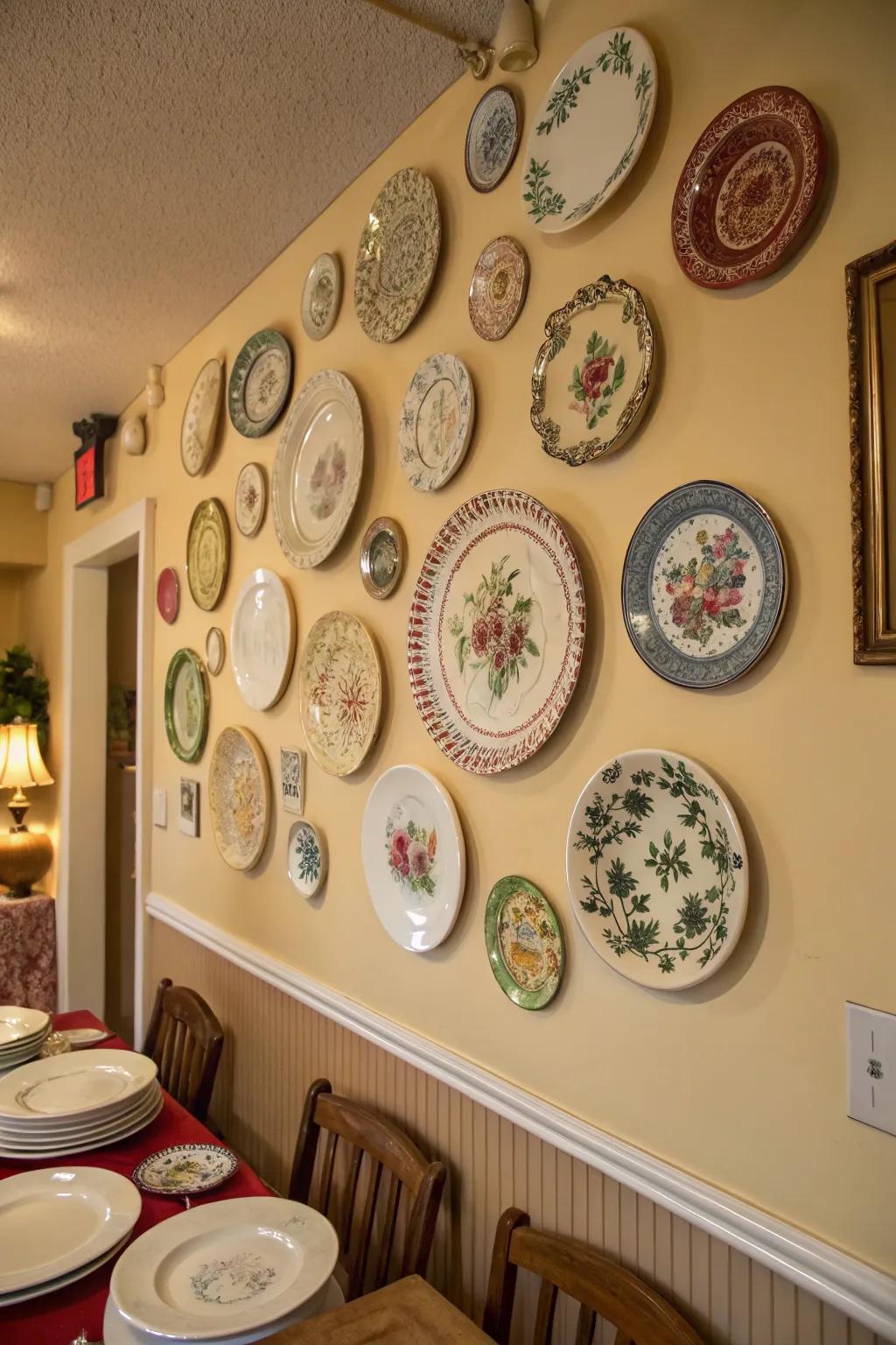 Classic plates give a timeless sophistication to any wall space.
