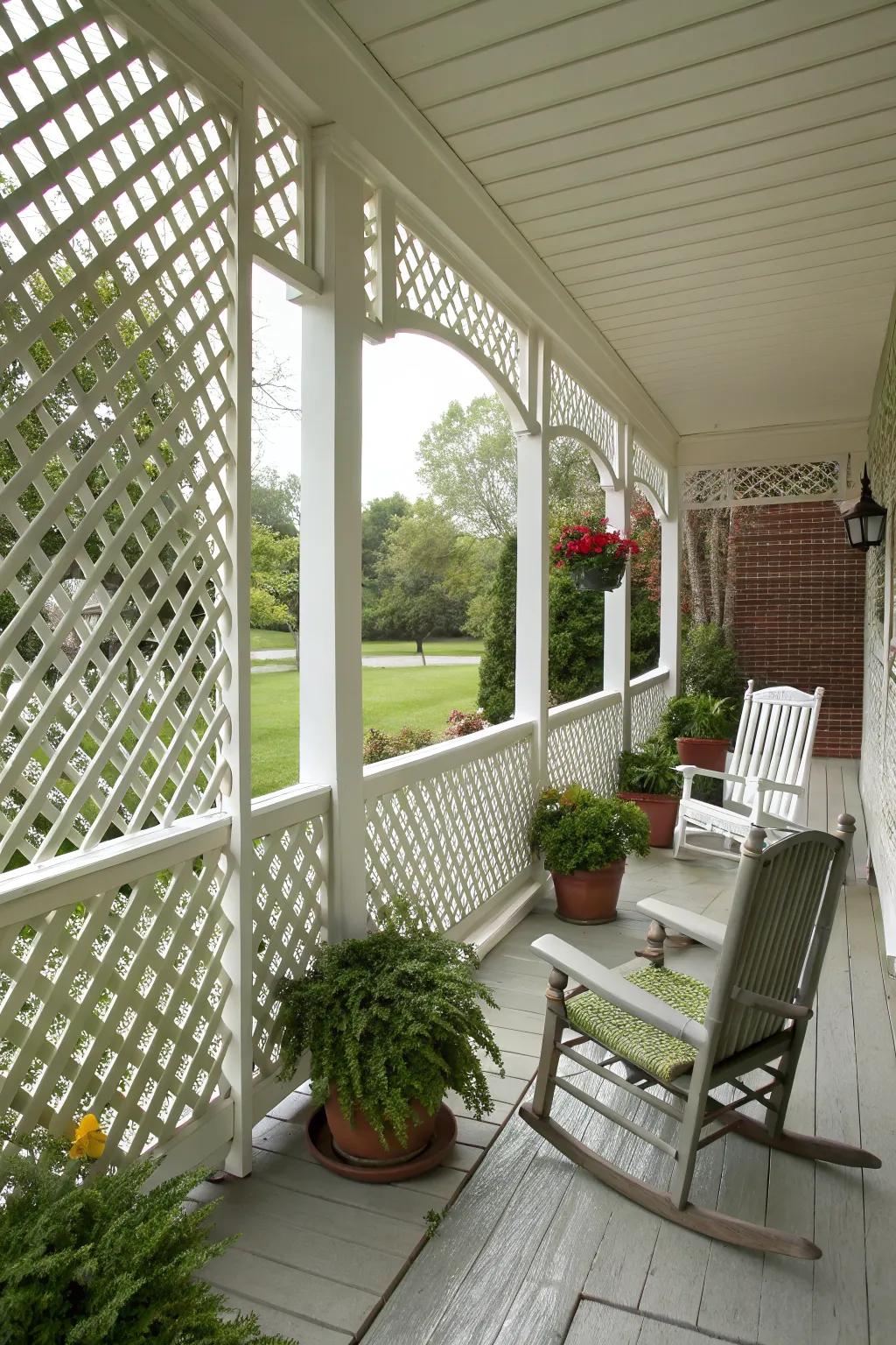 Pale crosshatch modules heighten both privacy and charm on a front porch.