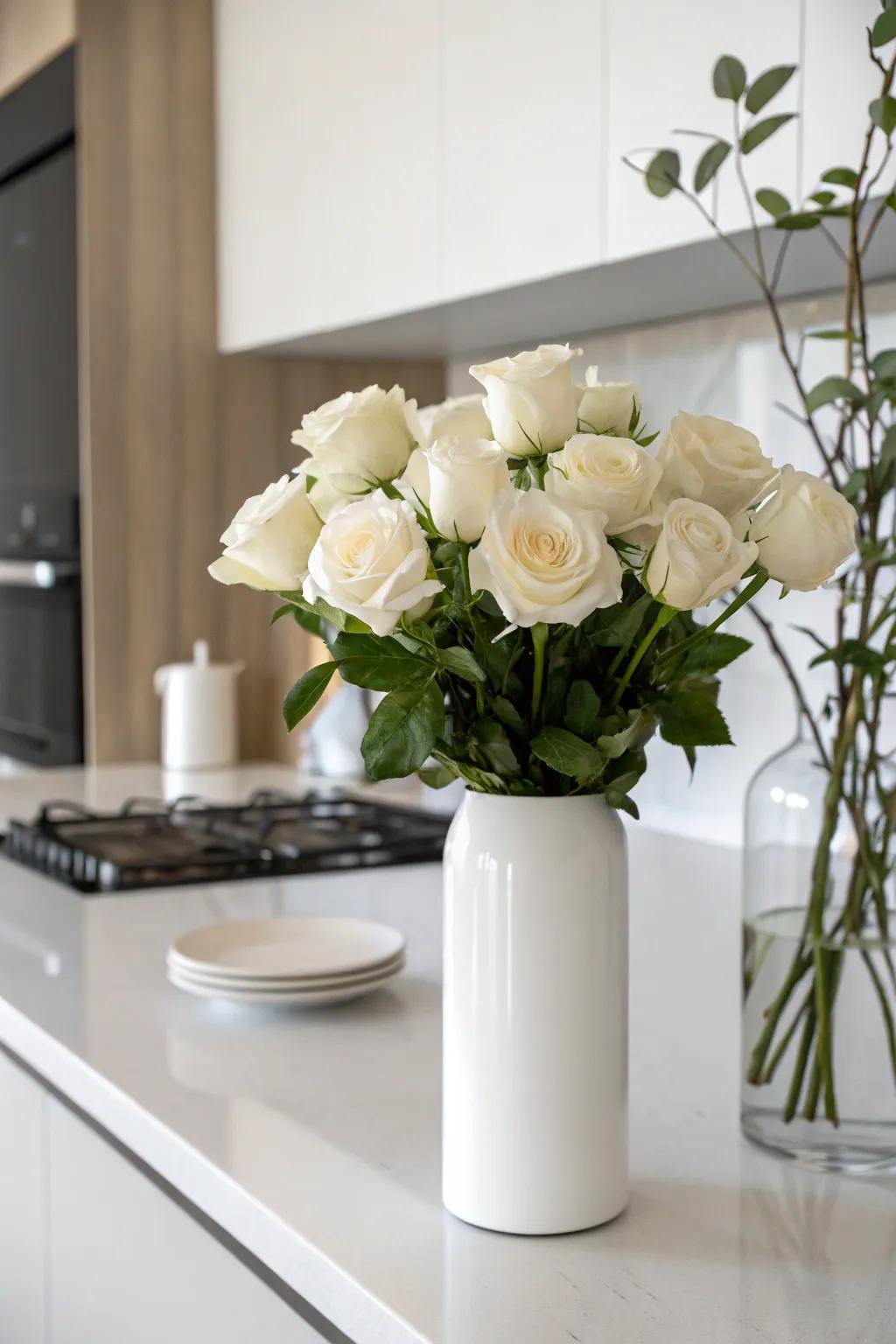 Minimalist ivory roses for an uncluttered, modern aesthetic.