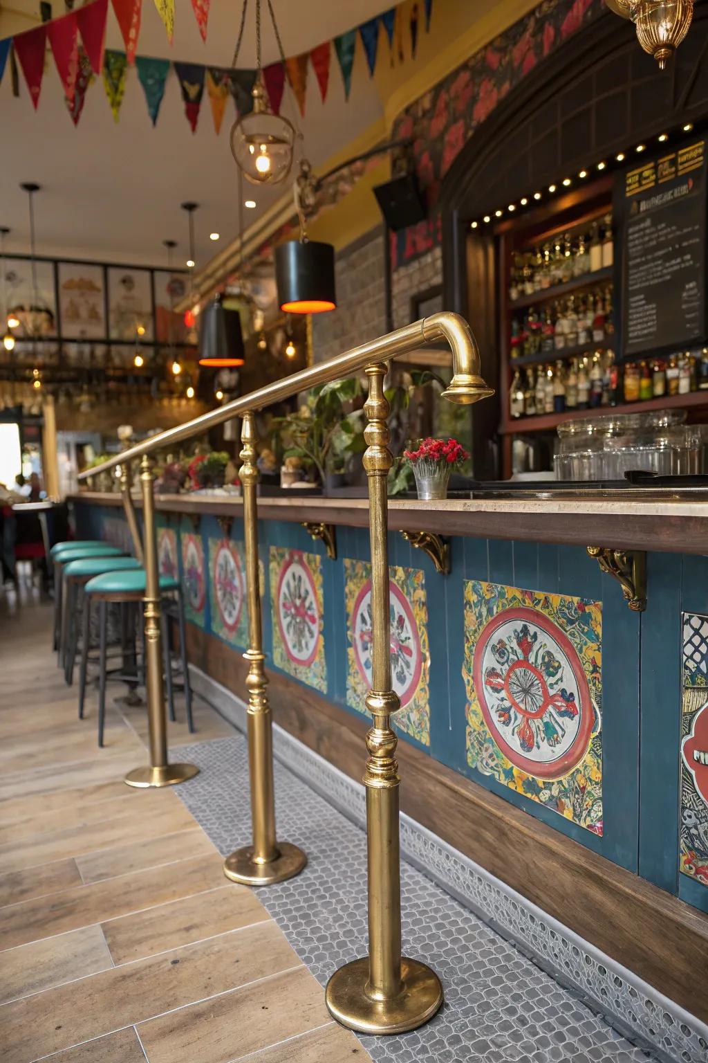 A dynamic foot rail combining metal and brass for a vibrant effect.
