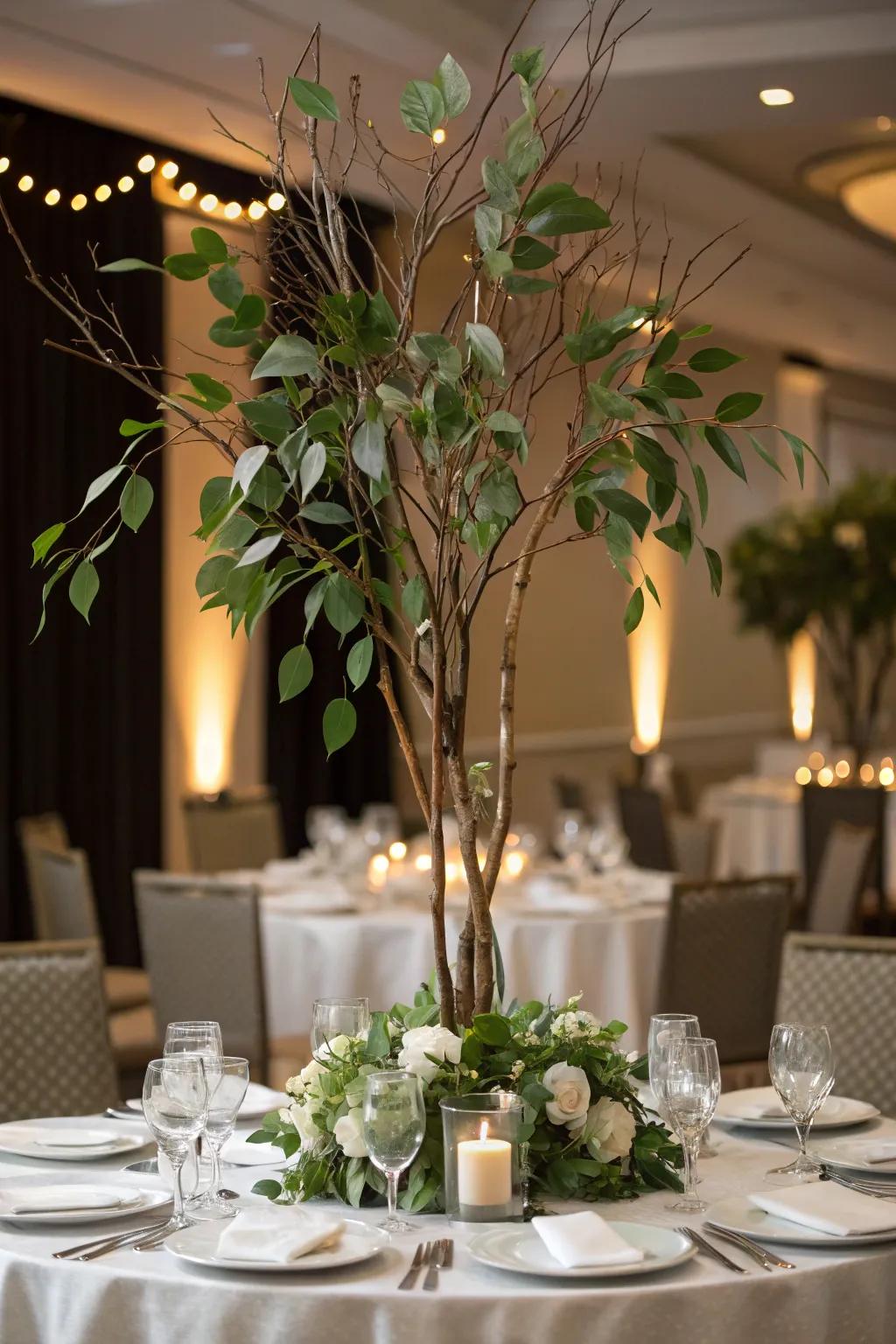 The inclusion of natural accents, such as branches and foliage, lends a countryside feeling.