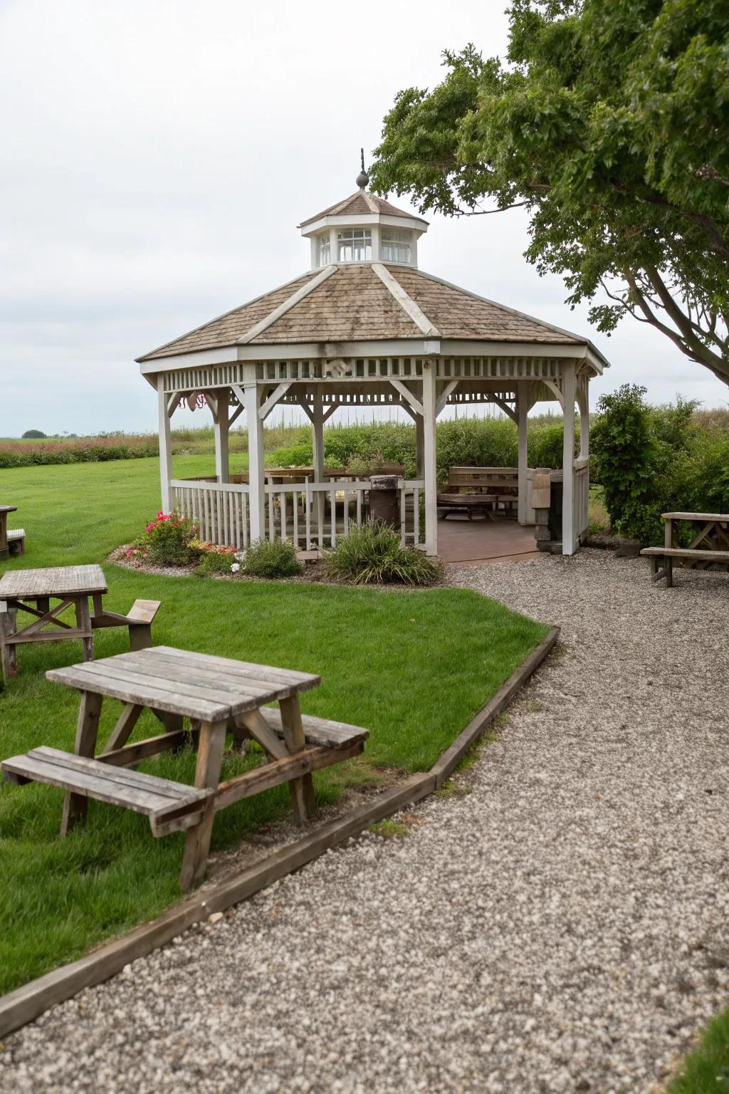 Crushed stone flooring adds rustic sophistication and ensures superb drainage.