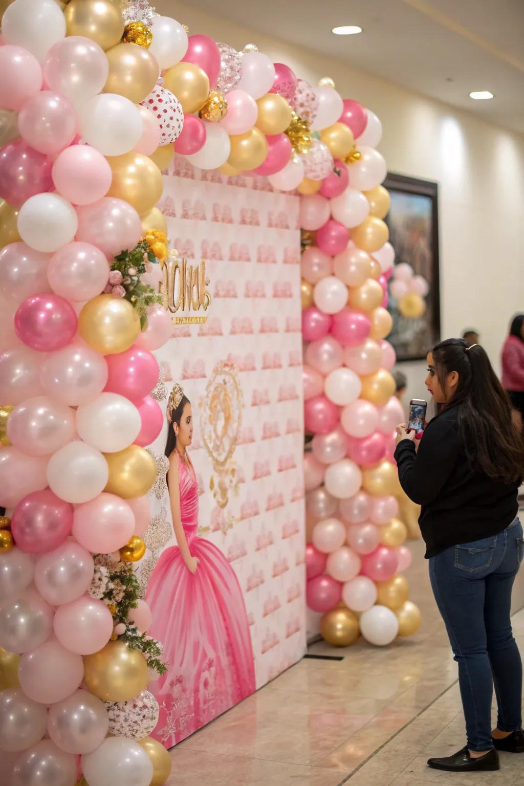 A themed balloon panorama is ideal for immortalizing special moments.