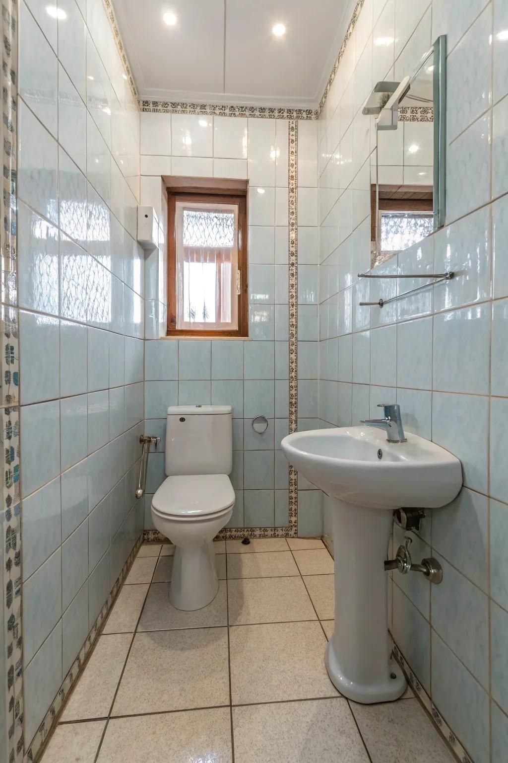 Light tiles enhance brightness and spatial perception.