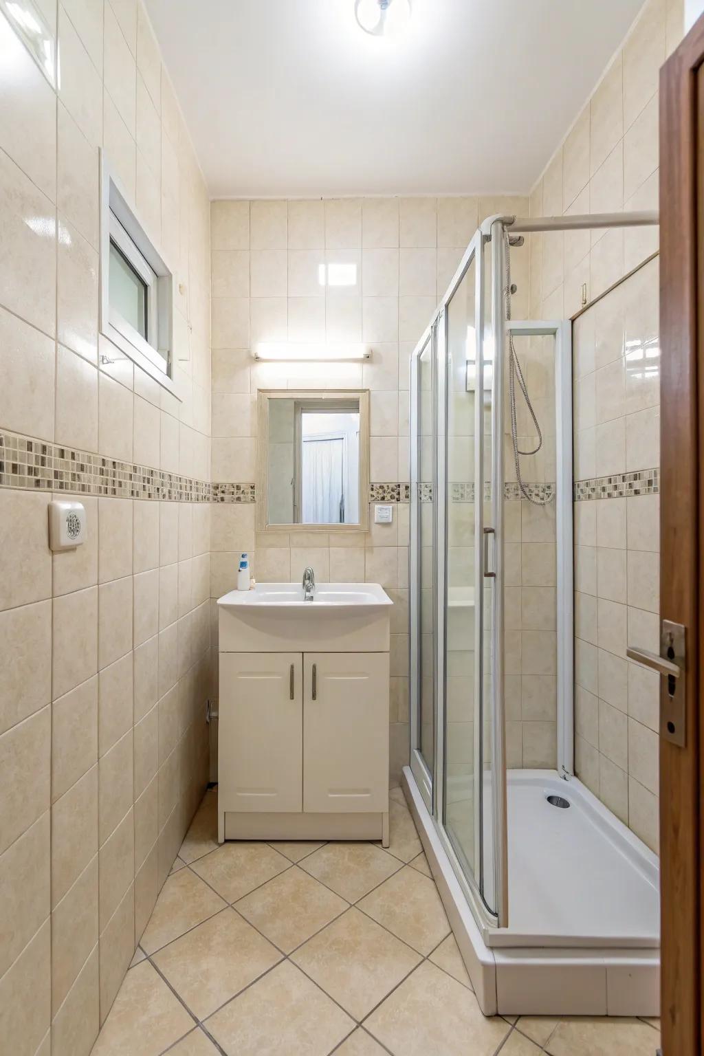 In small bathrooms, light tints amplify the feeling of space.