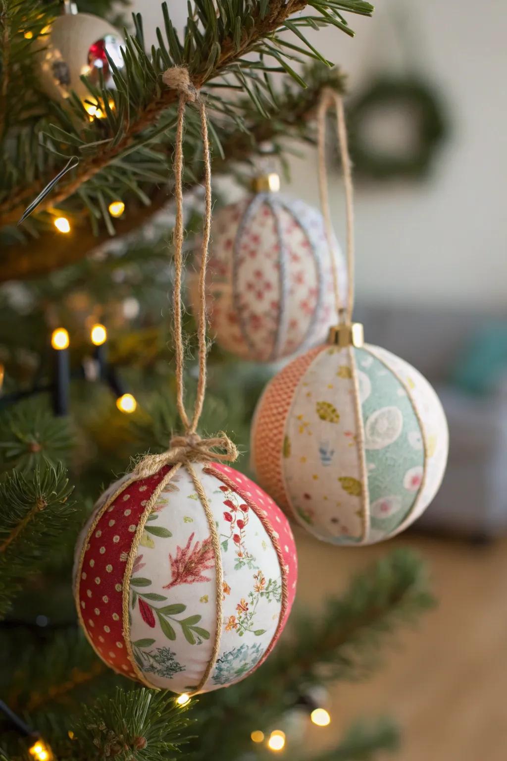 Textile and string generate an inviting, countryside sensation for your ornaments.