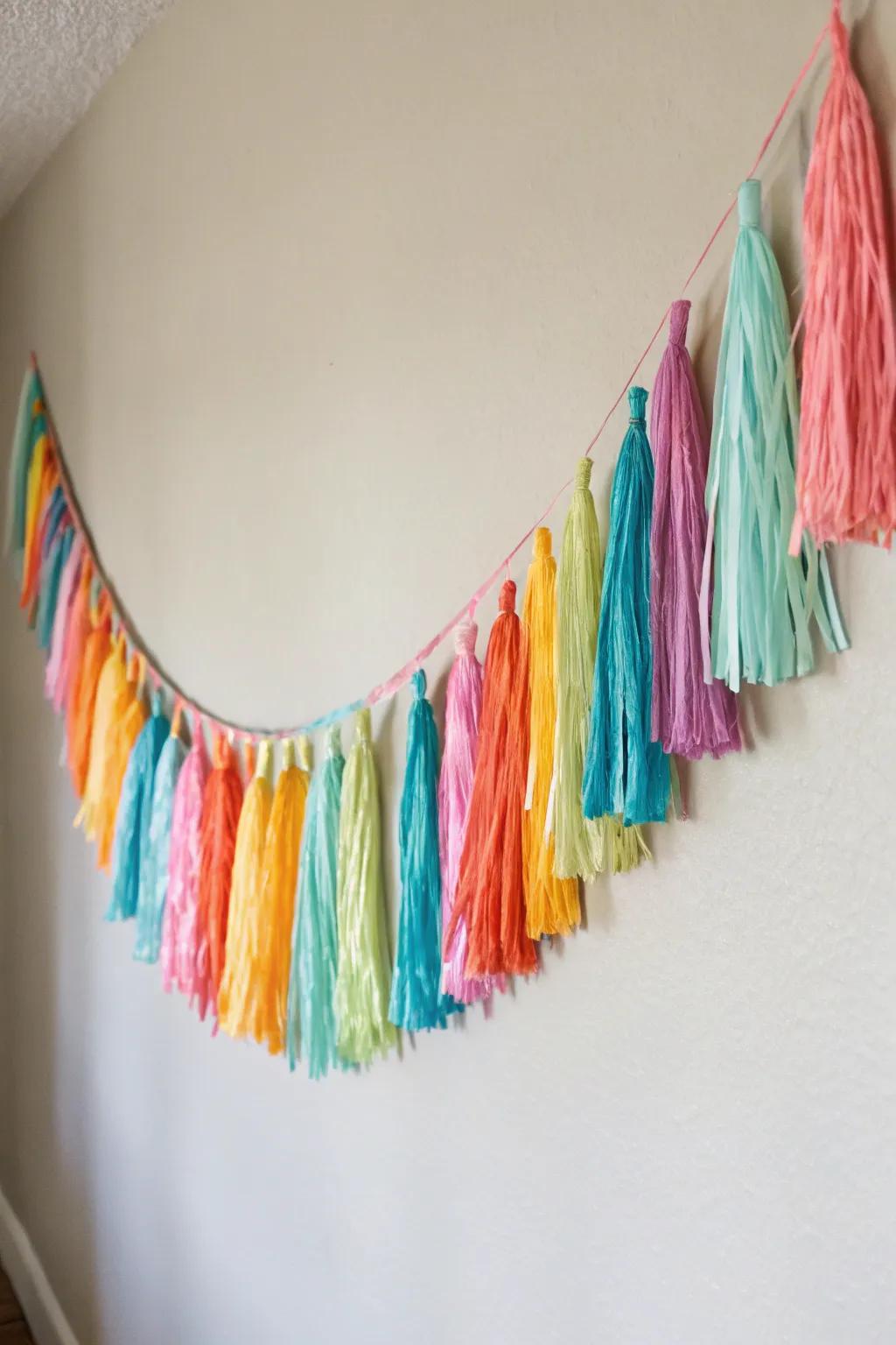 Incorporate texture with a detailed streamer garland.