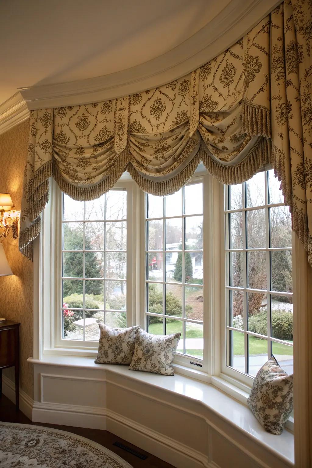 Valances deliver a definitive and refined completion.
