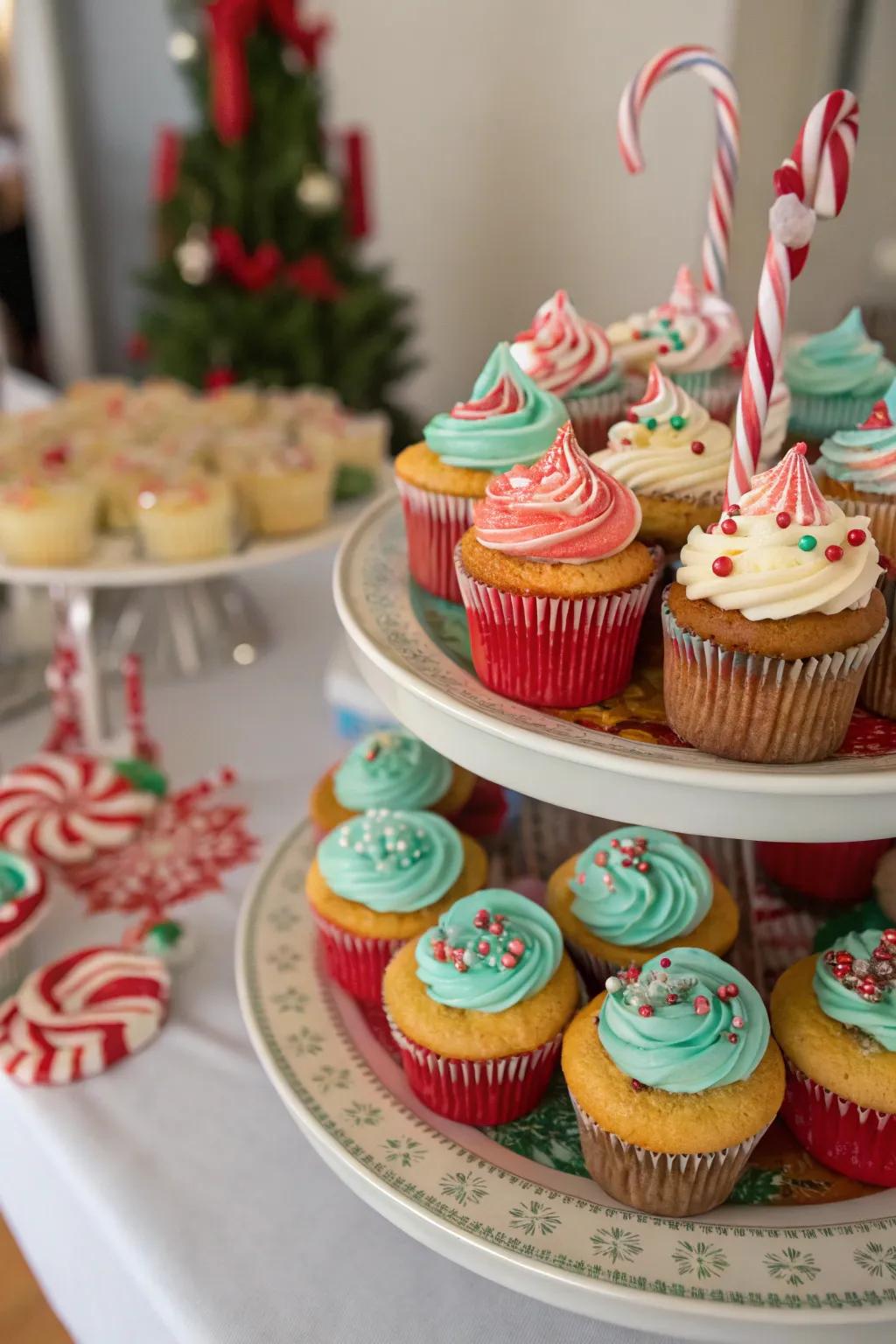 Treat your visitors to mini-cakes topped with peppermint.
