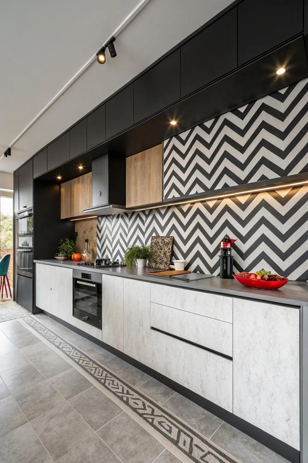 Chevron patterns infuse the kitchen with dynamism and vitality.