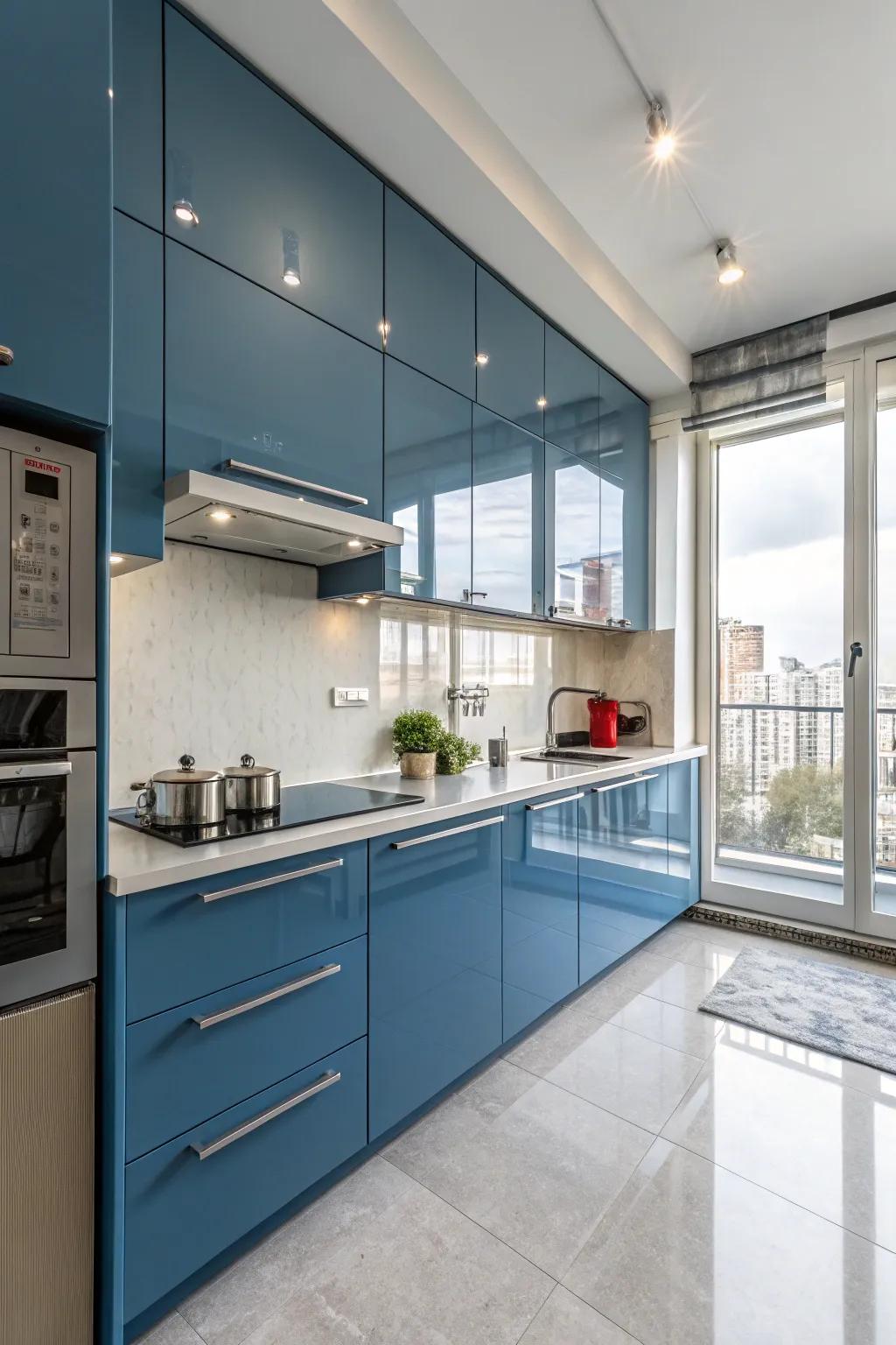 Shining azure cupboards with minimalist hardware deliver a sleek and up-to-date cooking area visage.