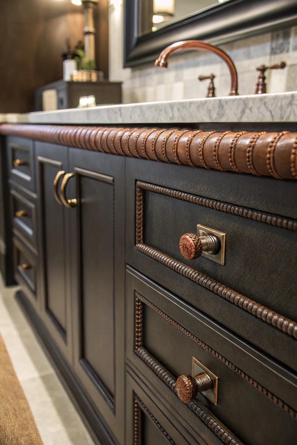 Enclosed leather handles add warmth and elegance.