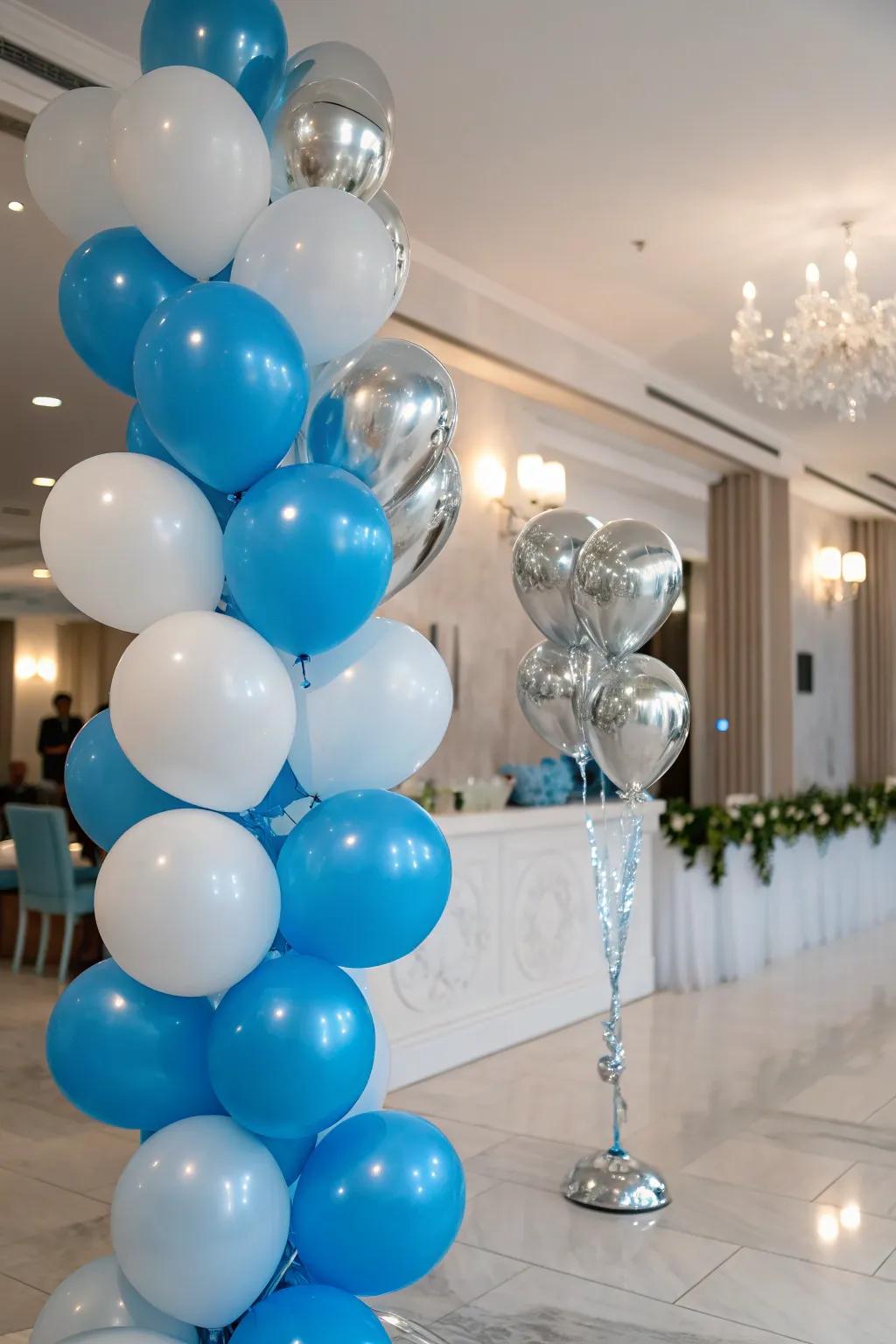 Metallic details infuse sparkle and glamour into your balloon decor.