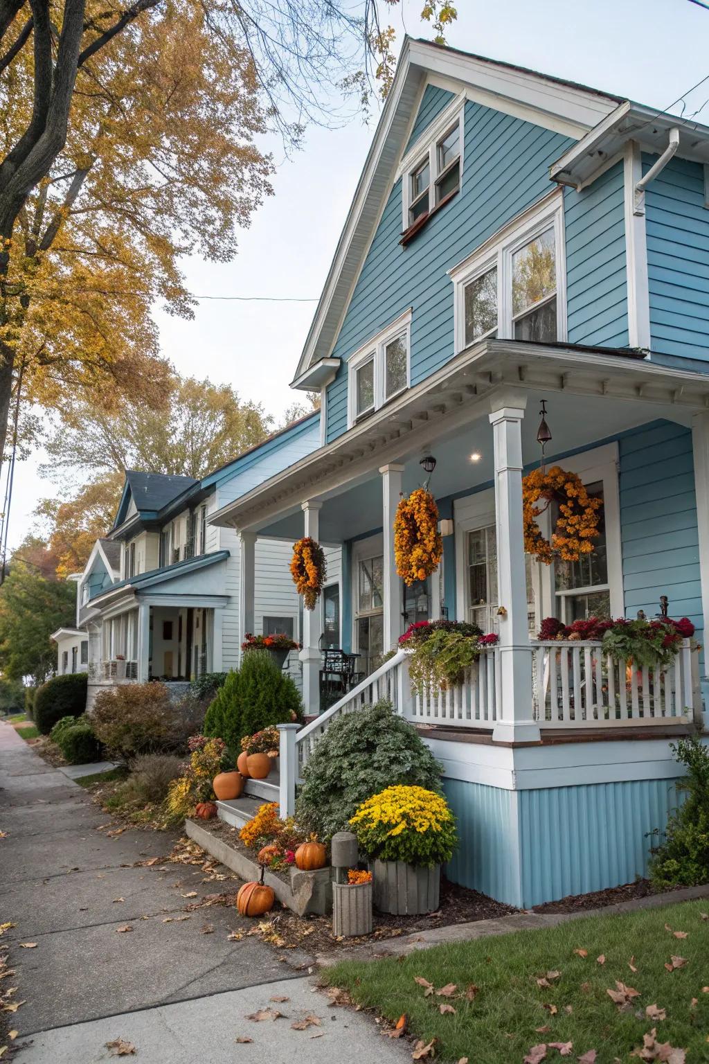 Seasonal décor maintains your blue house vibrant and inviting.