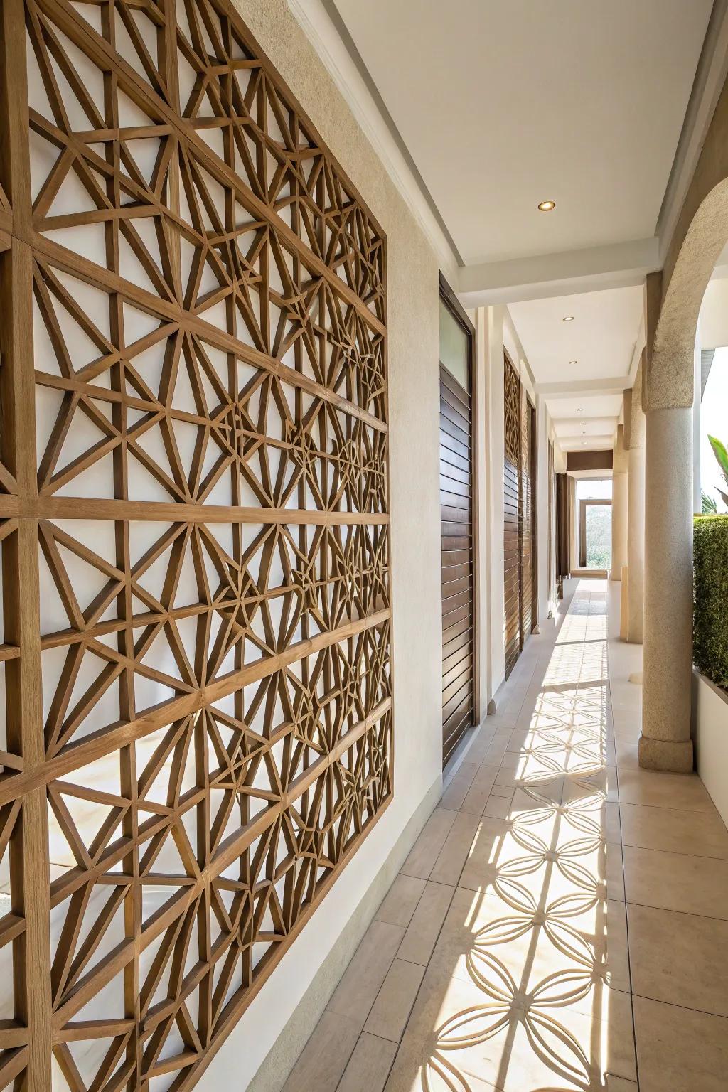 Symmetrical lattice element introducing a modern touch to the corridor.