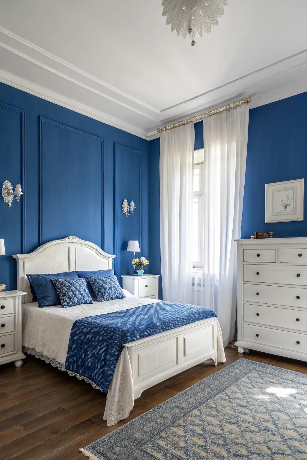 Ivory components contrast sapphire blue, building balance and unity.