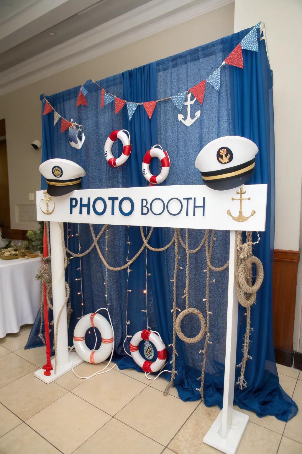 A nautical photograph corner is ideal for saving memories.