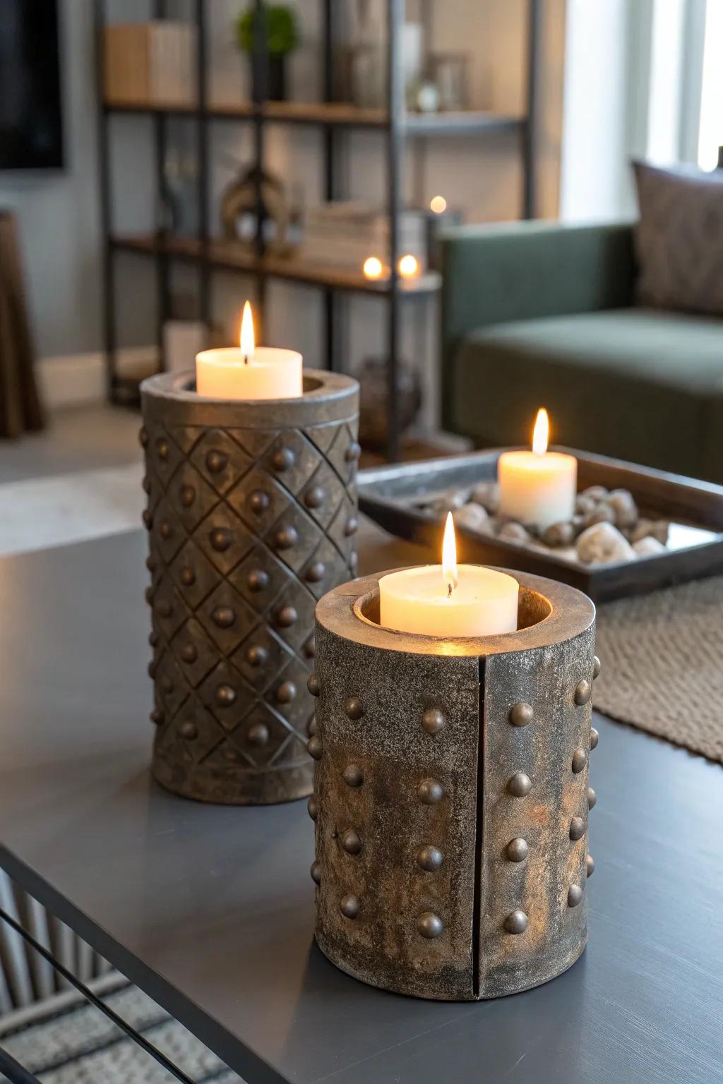 Metal accents bring about an urban stylish appearance.