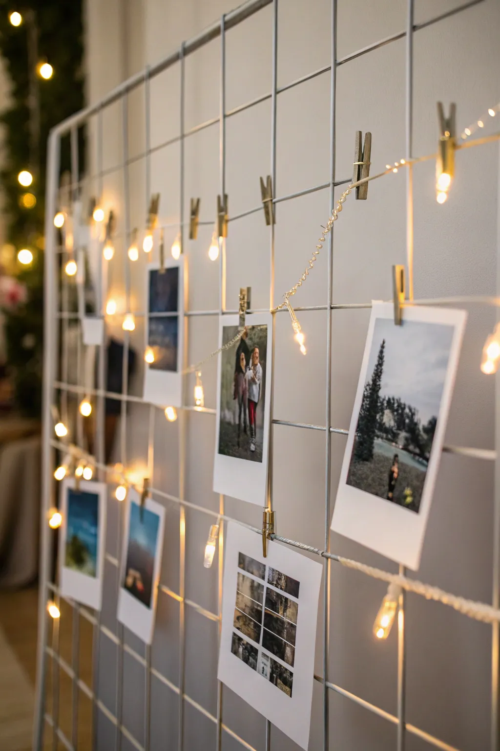 Inspiring Ideas for Photo Walls Using Lights
